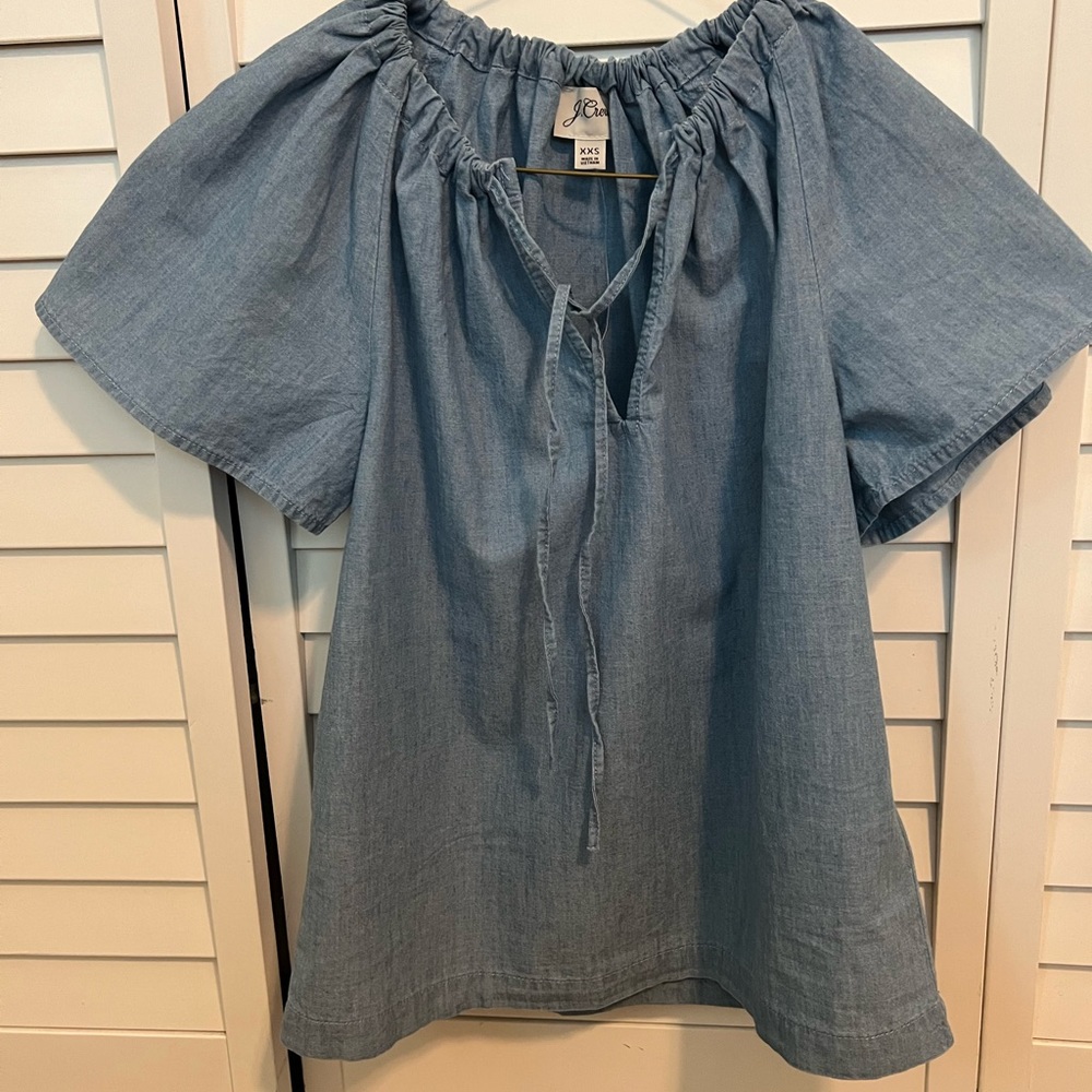 NWT, XXS JCrew chambray top. Perfect summer top.
